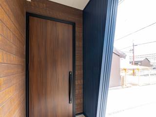 姫路市龍野町の家, 中村建築研究室 エヌラボ（n-lab） 中村建築研究室 エヌラボ（n-lab） モダンスタイルの 玄関&廊下&階段 鉄/鋼 青色