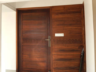 New Home Construction in Trivandrum, Radianz Design-Build Radianz Design-Build Front doors Wood Wood effect