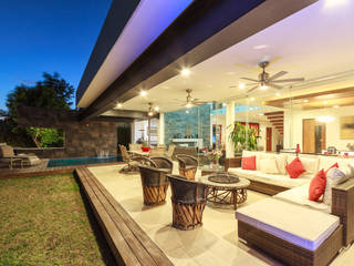 REGENCY 28, SANTIAGO PARDO ARQUITECTO SANTIAGO PARDO ARQUITECTO Balkon, Beranda & Teras Modern