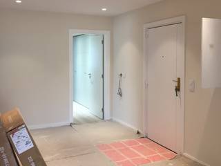 DNinteriores Pasillos, vestíbulos y escaleras de estilo moderno