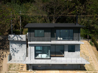 崖の別荘, Atelier Square Atelier Square Country house Slate Black