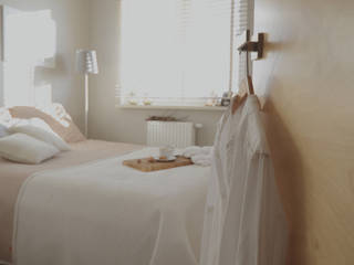 Sypialnia hygge, JENO Pracownia Projektowania Naturalnego Małgorzata Bartoszczyk JENO Pracownia Projektowania Naturalnego Małgorzata Bartoszczyk Skandinavische Schlafzimmer Beige