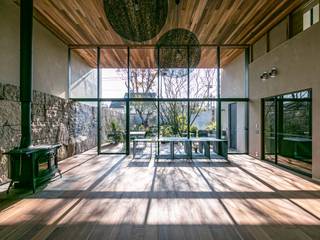 植物と生活する家, 根岸達己建築室 根岸達己建築室 Livings de estilo asiático Piedra