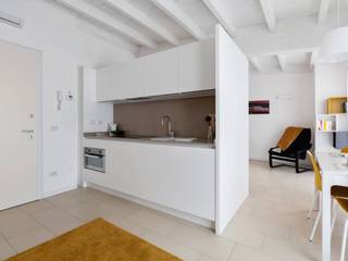 FF - Piccolo appartamento 50 m2 - B&B, Filippo Zuliani Architetto Filippo Zuliani Architetto Small kitchens Ceramic White