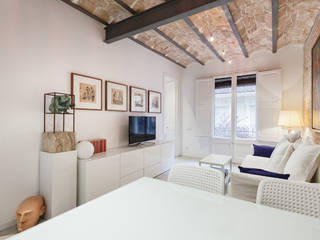 Bassegoda 25 Bcn, QR+P arquitectura QR+P arquitectura Ruang Keluarga Klasik White