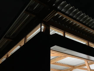 角田の木造ガレージ, 宇和建築設計事務所 宇和建築設計事務所 Prefabricated Garage Wood Wood effect