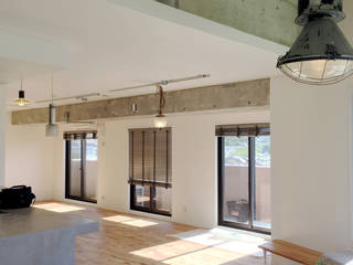 キッチンを中心とした家, 宇和建築設計事務所 宇和建築設計事務所 Living room Concrete