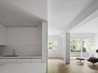 C APARTMENT, Kahane Architects Kahane Architects Living room
