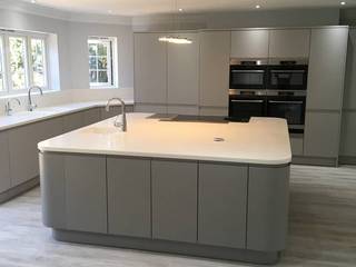 Quartz Worktops Colchester, Solid Worktops Solid Worktops Phòng tắm phong cách kinh điển