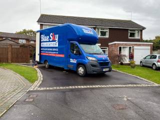 BlueSky Removals Surrey, BlueSky Removals Surrey BlueSky Removals Surrey モダンスタイルの お風呂