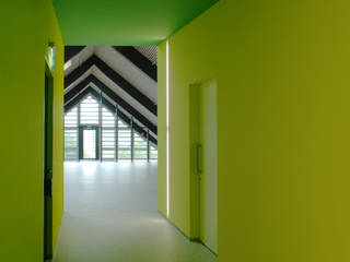 Ausbau Dachsaal Gemeindehaus, Hegi Koch Kolb + Partner Architekten AG Hegi Koch Kolb + Partner Architekten AG Eclectic style corridor, hallway & stairs