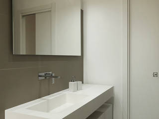 Contrasti - Progettazione e ristrutturazione appartamento 130mq - zona EUR, Gruppo Castaldi | Roma Gruppo Castaldi | Roma Modern Bathroom Sinks