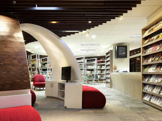 I Care Library, BAMA BAMA モダンスタイルの 玄関&廊下&階段
