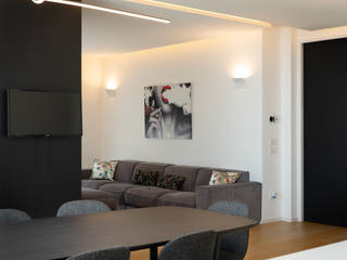 Attico Crispi | 125 MQ, Poiesis Architetti Poiesis Architetti Living room Grey