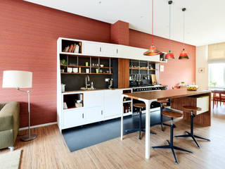 Une cuisine dans un loft complètement ouvert, JOA JOA Moderne Küchen Bambus Weiß