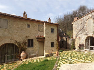 Un colonica in Chianti - La Toscana, Studio Architetto Pontello Studio Architetto Pontello บ้านและที่อยู่อาศัย หิน