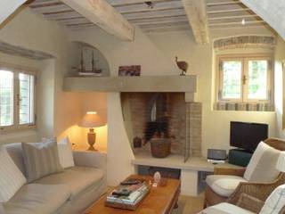 Un colonica in Chianti - La Toscana, Studio Architetto Pontello Studio Architetto Pontello Living room Solid Wood