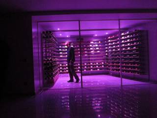 Understairs, Cave do Vinho Cave do Vinho Bodegas de vino de estilo moderno