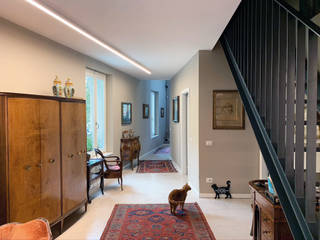 RF - Appartamento su due piani 160 m2 - arredamento, Filippo Zuliani Architetto Filippo Zuliani Architetto Modern corridor, hallway & stairs Ceramic Grey
