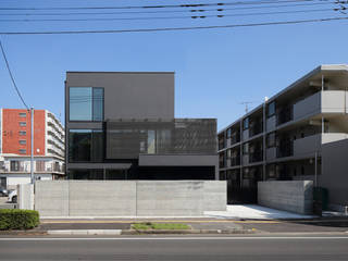 harmony～100坪の3階建てガレージハウス～, *studio LOOP 建築設計事務所 *studio LOOP 建築設計事務所 Single family home Black