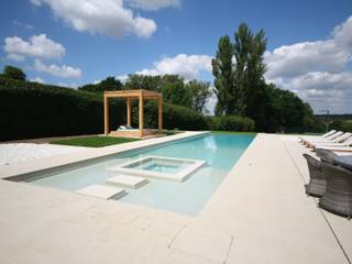 European and British Award Winning Outdoor Pool, Tanby Pools Tanby Pools Piscinas de estilo moderno