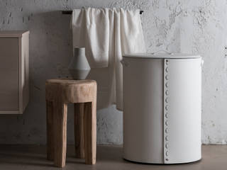 PORTABIANCHERIA IN CUOIO LIMAC DESIGN, Limac Design Limac Design 現代浴室設計點子、靈感&圖片 皮革 Grey