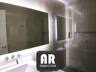 Proyecto.- CERRADA ZARAUZ, AR ALUMINIO & CRISTAL AR ALUMINIO & CRISTAL モダンスタイルの お風呂 ガラス