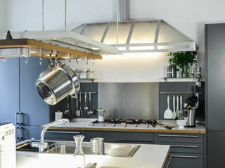 Ridisegno di un appartamento primi 900, Luisa Olgiati Luisa Olgiati Built-in kitchens