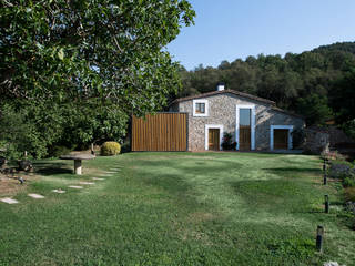 Jardín para una masia, LOBATO LANDSCAPE LOBATO LANDSCAPE 庭院