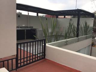R148, Metros Cuadrados Mx Metros Cuadrados Mx Minimalist balcony, veranda & terrace Metal Black