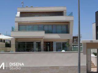 Vivienda Campoamor (Orihuela Costa), DISENA studio DISENA studio リゾートハウス