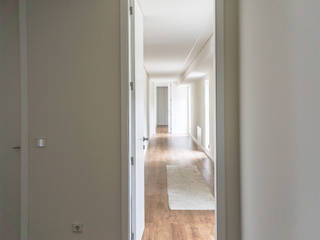 Habitação unifamiliar "Casa Liberato", am-arqstudio am-arqstudio Modern Corridor, Hallway and Staircase