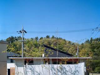 迷走する間仕切り壁の家 /House in Minoh-shinmachi, 藤原・室 建築設計事務所 藤原・室 建築設計事務所 Single family home Concrete Grey