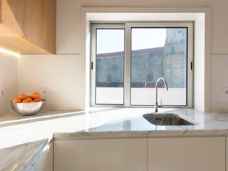 Remodelação interior de pequeno apartamento - LAPA, penas+villa arquitectos penas+villa arquitectos Minimalist kitchen