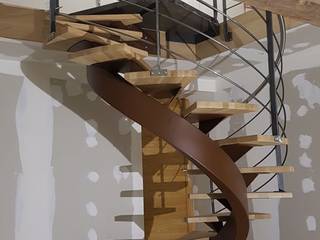 Escalier métallique tournant limon débillardé, LBMS. Fabrice Lamouille LBMS. Fabrice Lamouille Stairs Iron/Steel