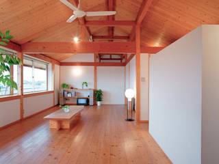 Mi-House okayama, 三宅和彦／ミヤケ設計事務所 三宅和彦／ミヤケ設計事務所 Living room Limestone