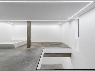 GALERIE | ROLANDO ANSELMI, DELISABATINI architetti DELISABATINI architetti Floors Concrete