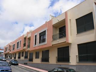 Edificio Betanzos con 47 Viviendas, ARQUINUR RG. S.L.P. (Arquitectos e Ingenieros) ARQUINUR RG. S.L.P. (Arquitectos e Ingenieros) Multi-Family house