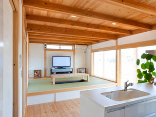 Nak-House okayama, 三宅和彦／ミヤケ設計事務所 三宅和彦／ミヤケ設計事務所 Salas de estar minimalistas Calcário