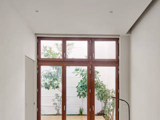 Reforma de Piso Antiguo en Barcelona, Kahane Architects Kahane Architects Wooden windows