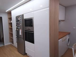Cozinhas 2021 - espreite os nossos projectos e veja as tendências para 2021, Home 'N Joy Remodelações Home 'N Joy Remodelações Kitchen units Wood White