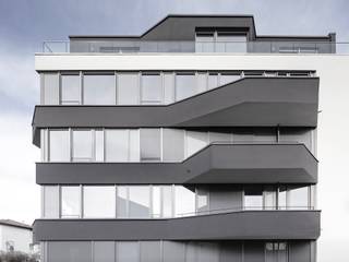 Neubau mit geknickter Bandfassade, boehning_zalenga koopX architekten in Berlin boehning_zalenga koopX architekten in Berlin 다가구 주택