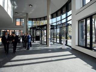 Lighting design for office complex: Rhön Energie, Lampenwelt Professional Lampenwelt Professional Commercial spaces Aluminium/Zinc Metallic/Silver