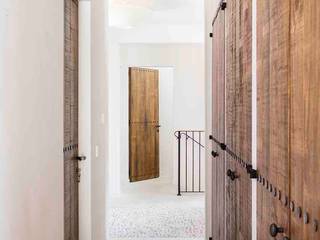 ESCARRITXO, Bloomint design Bloomint design Mediterranean corridor, hallway & stairs