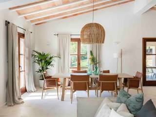 ESCARRITXO, Bloomint design Bloomint design Mediterranean style dining room