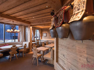 Charlys Gstaad, altholz, Baumgartner & Co GmbH altholz, Baumgartner & Co GmbH Rustic style dining room Wood Wood effect