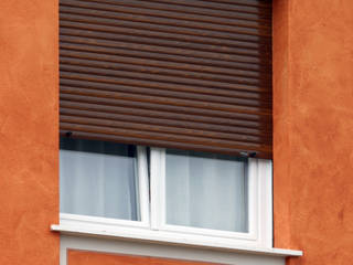 Avvolgibili in alluminio effetto legno in palazzo a Brescia, Testudo Testudo Modern windows & doors Aluminium/Zinc