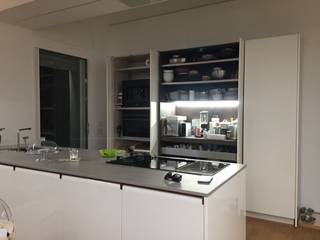 Ristrutturazione appartamento signorile , jessicadamiani_architetto jessicadamiani_architetto Built-in kitchens White