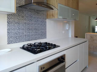 Remodela tu apartamento en Santa Marta, Remodelar Proyectos Integrales Remodelar Proyectos Integrales Built-in kitchens MDF White