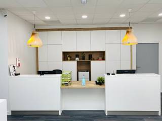 Cabinet dentaire, lairial luminaires bordeaux lairial luminaires bordeaux Commercial spaces Wood Wood effect